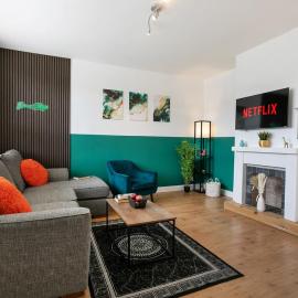 Stylish 4BDR - Free WiFi - Free Parking - Family Friendly - Netflix