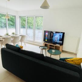 Sunny 2BR Home w private terrace&secure parking
