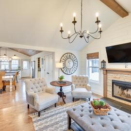 Steps to Elm St: Gorgeous Double-Lot Getaway, Hotel in Three Oaks