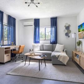 Unit 4 Beautiful 1BR Apt w Parking Near Biscayne Blvd