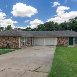 Outdoor Dining - Fenced Yard - Six Miles to ATT