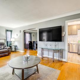 Pet-Friendly Detroit Home Near Ford Field, hotel sa Detroit