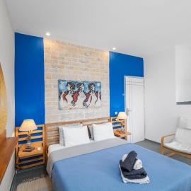 Seaside, relaxing family house with playground! Villa Lavrys 3, hotel en Marathi