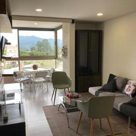 Beautiful Loft close to airport,pool gym & parking