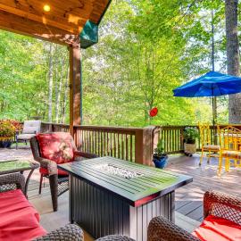Fun w/ Family! Mtn-View Cabin w/ Deck in Sylva