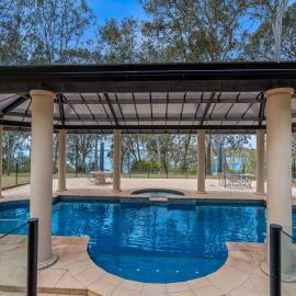 Wilderness Waters Grand Estate with Private Pool and Tennis Court