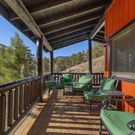 Cabin 9- Spacious cabin- 4 King beds- 2 baths, hotel in Estes Park