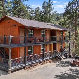 Cabin16 - King Bed Kitchenette & Bath, hotel in Estes Park