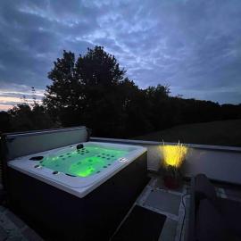 Zeitlberg Panoramawohnung mit PRIVAT SPA, hotelli kohteessa Zeitlarn