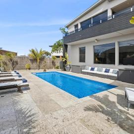 Manna Heaven Luxury Coastal Retreat with Pool, hotel in Torquay