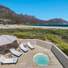 PINGU Beachhouse - Beachfront Villa in Hout Bay