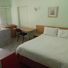 Brackendene Lodge, готель у місті Габороне