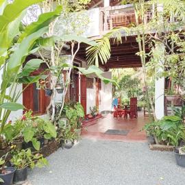 Hill Side Kings Villa (Colonial Bungalow), hotel in Hikkaduwa