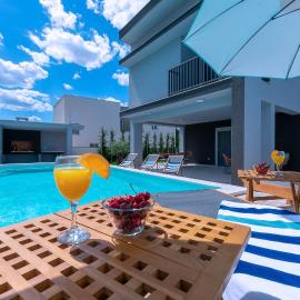 Luxury Vila Klara with heated pool, near Airport&Zadar