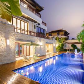 Sanya Haitang Bay Renguan Pool Villa Hotel -100 meters from the beach, adjacent to Atlantis Water World and duty free shops, хотел в Саня
