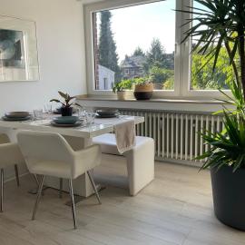 Spacious 65sqm private flat, New and fully equipped kitchen with dining room, Direct Bus to Messe, ξενοδοχείο σε Meerbusch