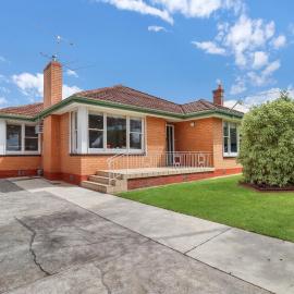 Cosy Church St - Sleeps 7, hotel in Geelong West