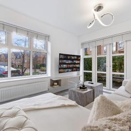 Egham Retreat Contemporary 2BR Peaceful Setting Free Wifi & Parking, hotelli kohteessa Englefield Green