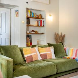Stunning 8-Bedroom Home in Painswick, Hotel in Painswick