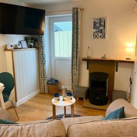Handy for Lake District, detached property, Hotel in Penruddock