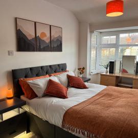 Lovely 1-Bed City Centre escape with Kitchen & Free Parking、Spon Endのホテル