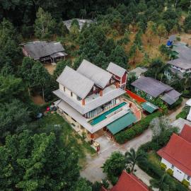 Baan Mangorn The Vila, hótel í Trat