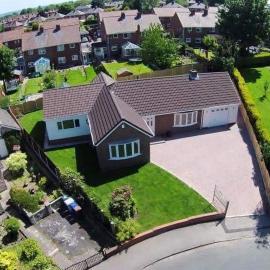 Spacious modern three Bedroom Bungalow ample parking, hotel 