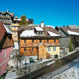 Haus Hainschneider - Zentrum Tauplitz - by myNests, Hotel in Tauplitz