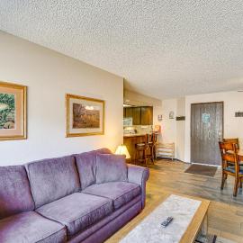 Walk to Giant Steps Ski Lift! Mtn Condo w/ Hot Tub, hotel u gradu Brian Head