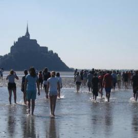 Gite du mont saint michel โรงแรมในGenêts