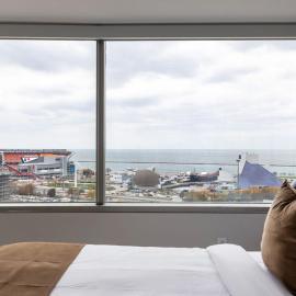 Luxury Downtown - King Bed- Lake Views