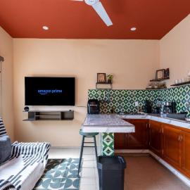 Starlink Wi-Fi, 4min to Beach & Downtown, Laundry Service Included, PetsOK, hótel í Lo de Marcos