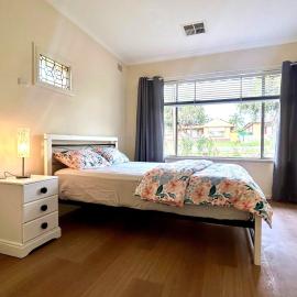 Spacious and Modern Guest House: Gilles Plains şehrinde bir otel
