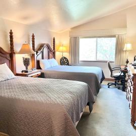 Double Queen Getaway at Zermatt Resort Near Park City - 3070，位于米德韦的酒店