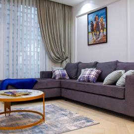 Sapphire Haven Lake Mansion Modern 3BR, Lakeview