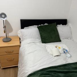 Modern double bed - Central Dartford - Free Parking, Hotel in Dartford