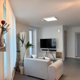 Jane House-Spacious 3BR Stay-Suwon: Suwon şehrinde bir otel