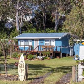 Retro Beach Cottage - classic surf getaway, hótel í Kioloa
