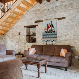 Charming 3-Bedroom Cottage in Heart of Vasa Koilaniou – hotel w mieście Vasa Kilaniou