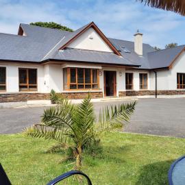 Stylish 4 bedroom house By The Sea, hotel di Wexford