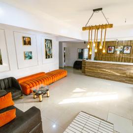 Blueline Apartments & Suites, מלון באיבאדן