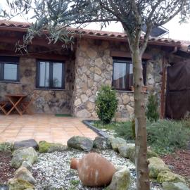 Casa Rural Los Olivos, hotel i Zarapicos
