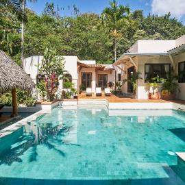 Oceana Beachfront Lux 6BR Retreat Villa Private Yoga Shala, hotel in Mal País