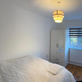 Comfortable double room with shared spaces, hotel a Longbridge