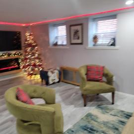 Lovely 2 bedroom Apartment with 2 Entrance and parking