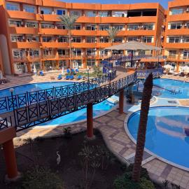 شاليه اوزيس Oasis Chalet, hotel di New cairo