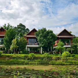 บ้านกลางเกาะ รีสอร์ท, hotel in Uthai Thani
