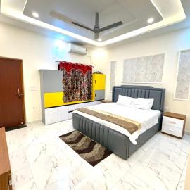 The Havenwood Inn, Luxury Villa with Park View, Hotel in Noida