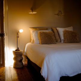 Chez Guilem chambre rose, hotel in Saint-Maixent-lʼÉcole