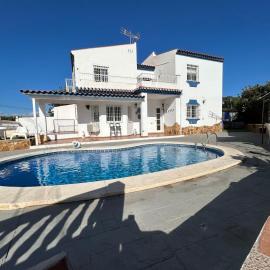 Villa FAMARA CASA EN MALAGA CERCA DE PLAYA Y AEROPUERTO HASTA 10 PERSONAS CON PISCINA PRIVADA